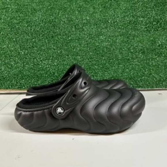 Crocs Classic Lined Overpuff Clogs Comfort Slip On Casual Black Mens 8‎ New - Picture 1 of 10